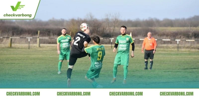 Các bước thực hiện thay người trên sân cỏ