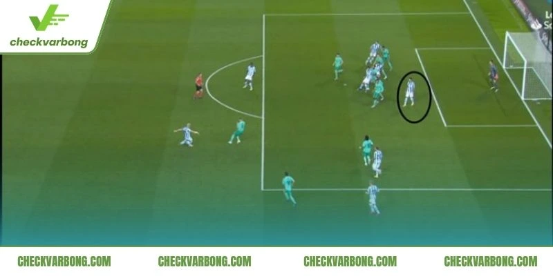 Khái niệm cơ bản về luật việt vị trong bóng đá