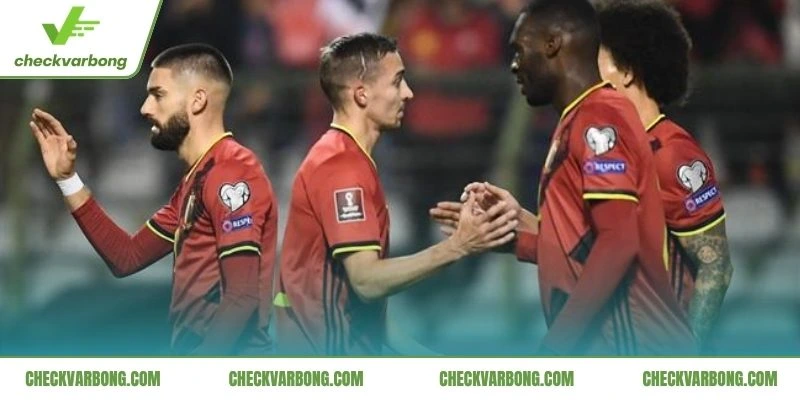 Luật thay người và việt vị trong sân bóng 7