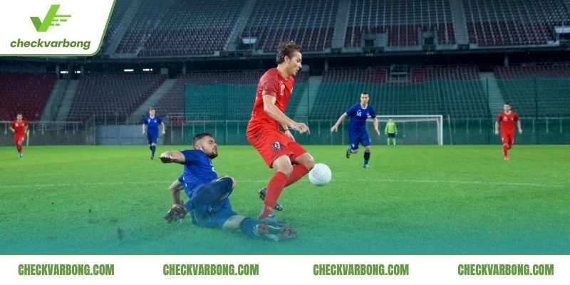 Thẻ Vàng Thẻ Đỏ Trong Bóng Đá - Luật Phạt Mới Nhất 2 Những tình huống vi phạm bị rút thẻ phạt