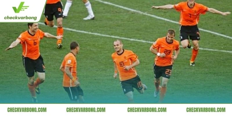 Quy định phạt đền và phát bóng theo chuẩn