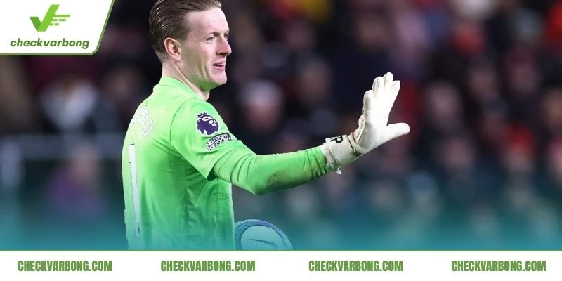 Tình huống đá phạt gián tiếp trên sân cỏ chuyên nghiệp