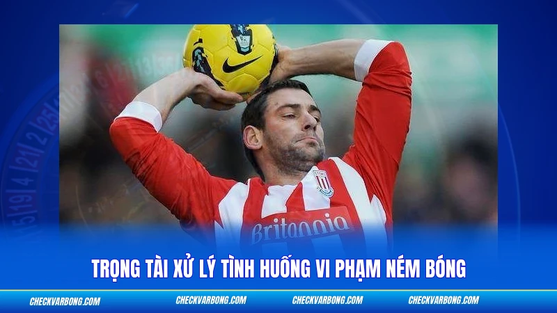 Luật Ném Biên - Quy Định Và Kỹ Thuật Thực Hiện Chuẩn FIFA 3 Trọng tài xử lý tình huống vi phạm ném bóng